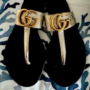 Gucci, leather thong sandals with double G. Size 35.5
